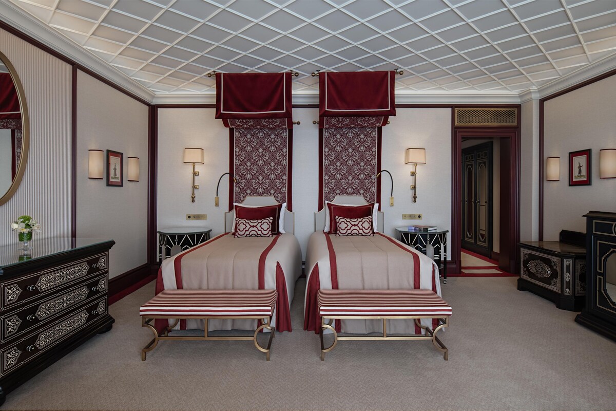 Grand Deluxe Ciragan Bosphorus View Twin Room | 이집트산 면 시트, 고급 침구, 오리/거위털 이불, 미니바