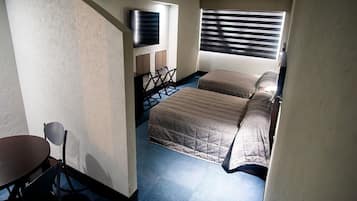 Suite familiar | Ropa de cama de alta calidad y caja de seguridad en la habitación