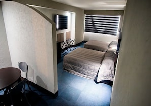 Suíte família | Roupas de cama premium, cofres nos quartos, escrivaninha