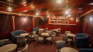 2 bares o lounges