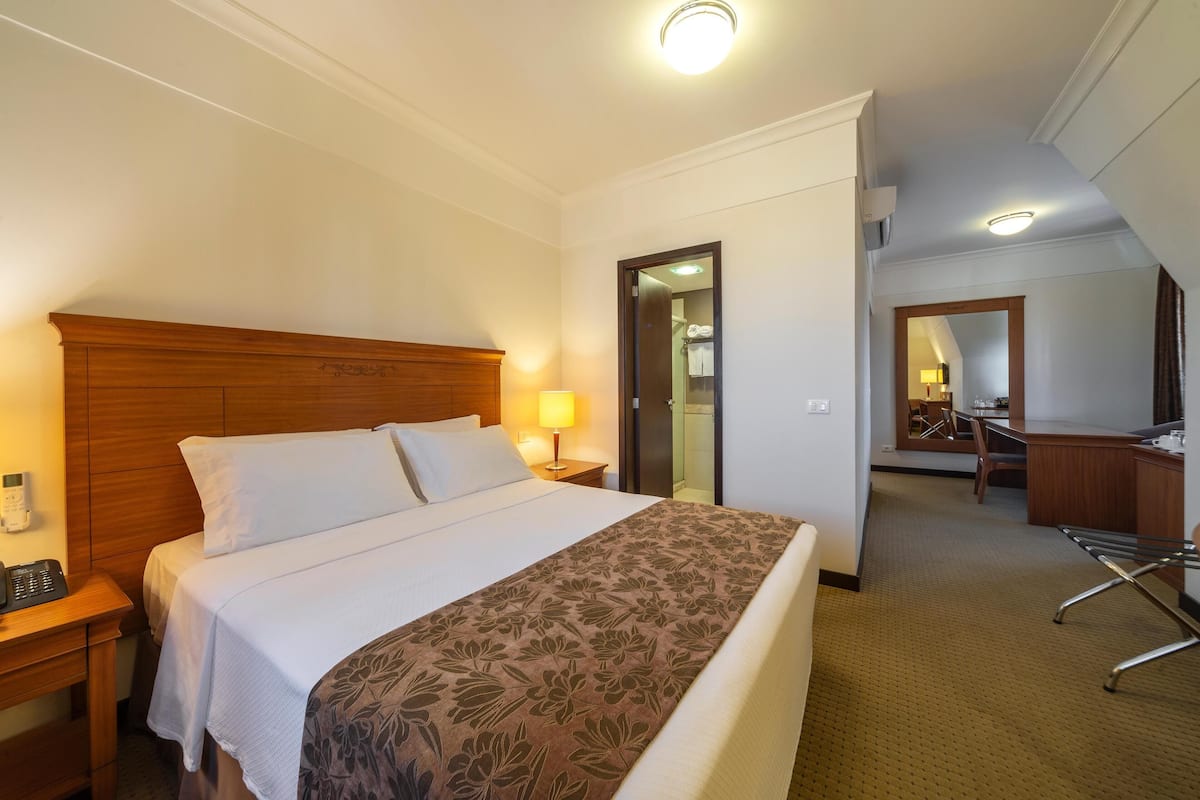 2 bedrooms, minibar, in-room safe, soundproofing