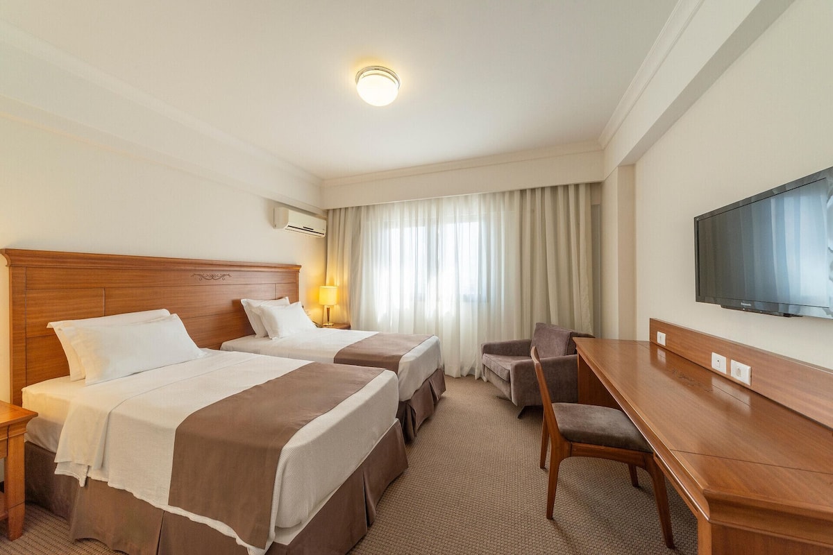 2 bedrooms, minibar, in-room safe, soundproofing