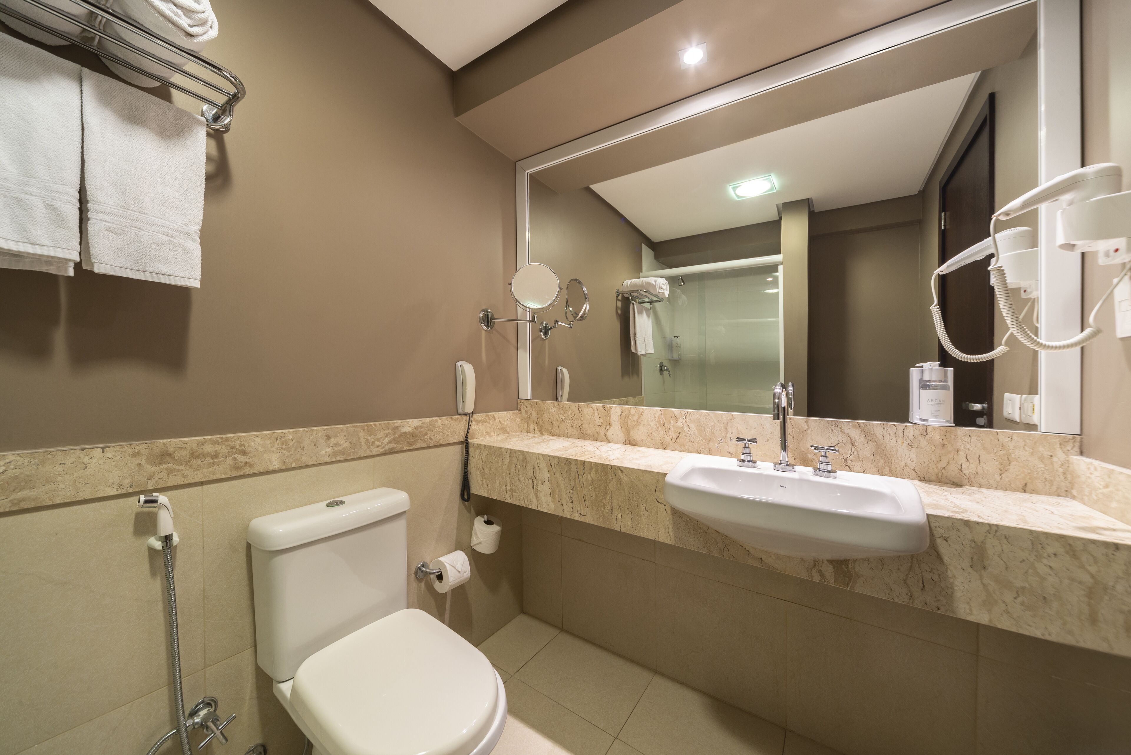 免费洗浴用品、吹风机、毛巾