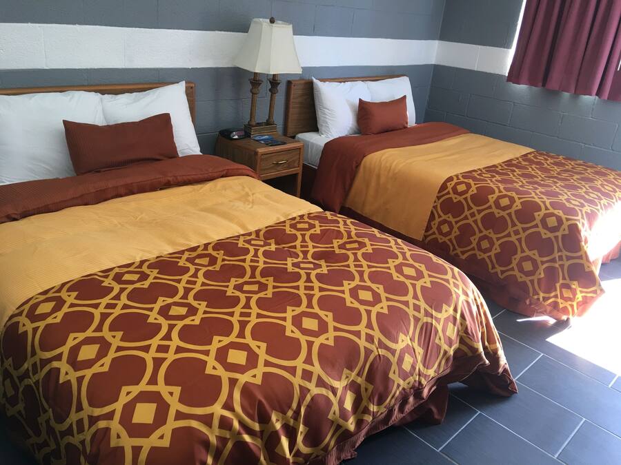 Ropa de cama de alta calidad, escritorio y sistema de insonorización