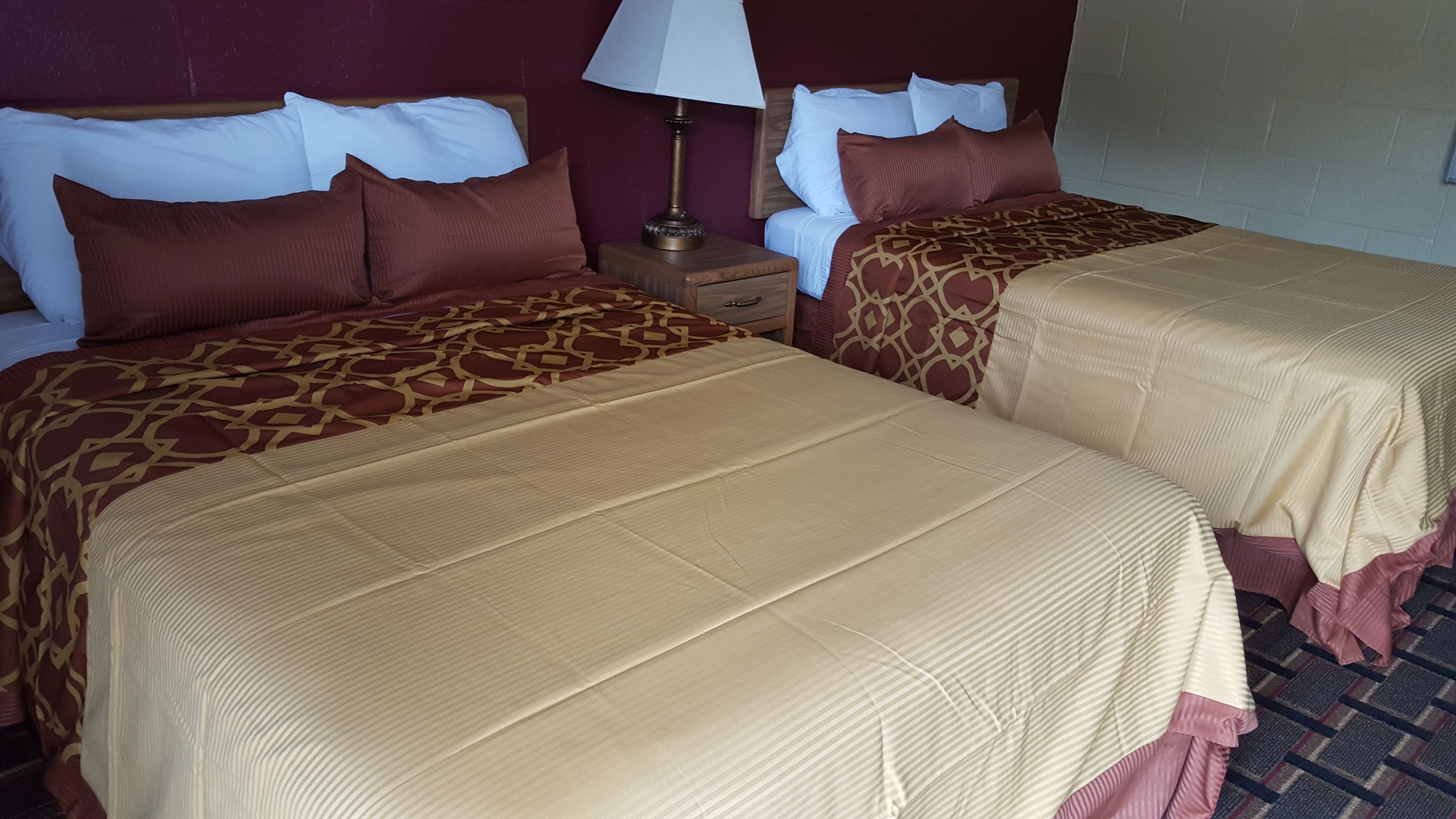 Ropa de cama de alta calidad, escritorio y sistema de insonorización 