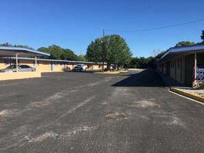 Exterior detail - Royal Inn (Early)