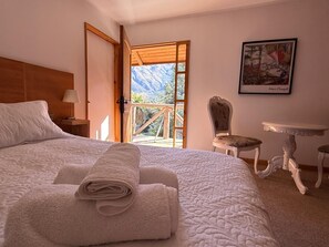 Habitación XL balcón | Individually furnished, bed sheets