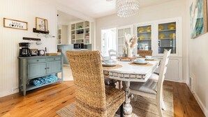 Family dining - Enchanted Cottages (Seaview)