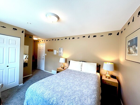 Room - Midnight Sun Inn (Whitehorse)