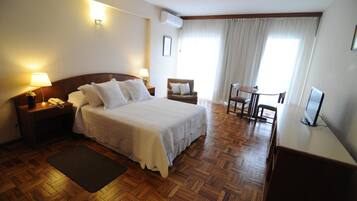 迷你吧、客房內保險箱、免費搖籃/嬰兒床、折疊床/加床