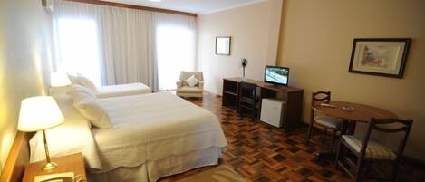 Frigobar, cofres nos quartos, berços grátis