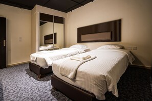 Minibar, in-room safe, individually decorated, individually furnished - Diamond Hotel Suites (Amman)