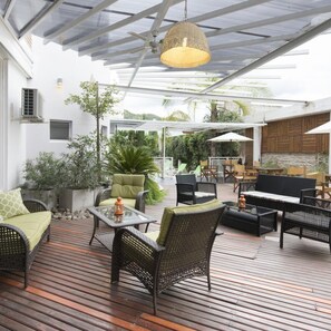 Outdoor dining - Los Tilos Hotel (Villa Carlos Paz)