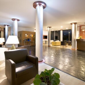 Lobby - Los Tilos Hotel (Villa Carlos Paz)