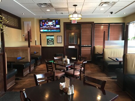 Park West Inn - Image 12