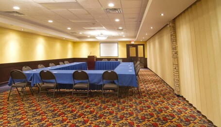 Park West Inn - Image 40