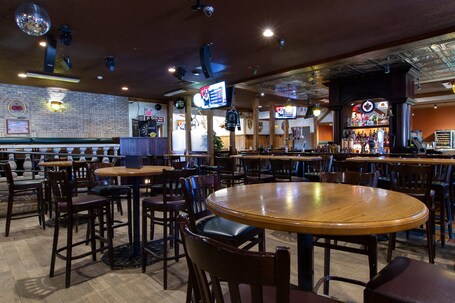 Park West Inn - Image 33