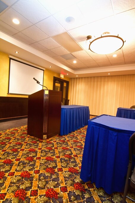 Park West Inn - Image 41