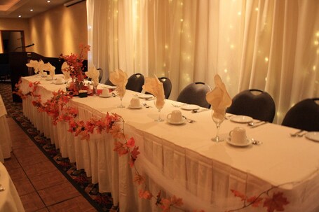 Park West Inn - Image 43