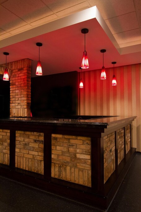 Park West Inn - Image 13