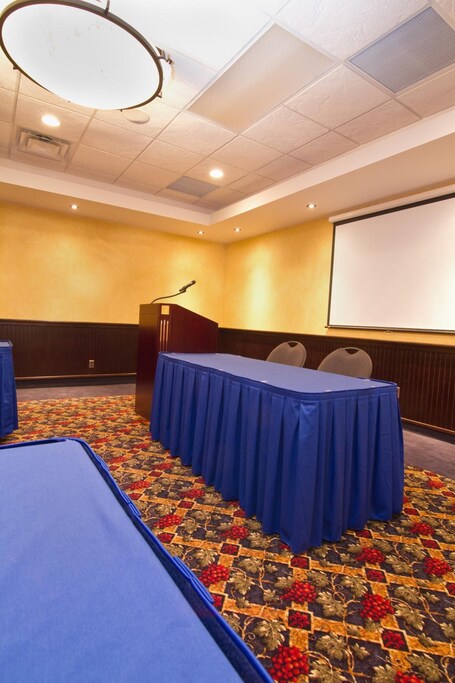 Park West Inn - Image 39