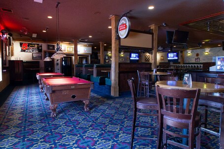 Park West Inn - Image 37