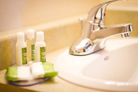Park West Inn - Image 32