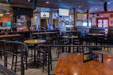 Park West Inn - Image 9