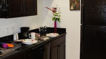 Full-sized fridge, microwave, stovetop, coffee/tea maker