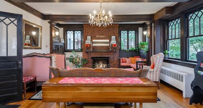 Oakland Cottage Bed & Breakfast