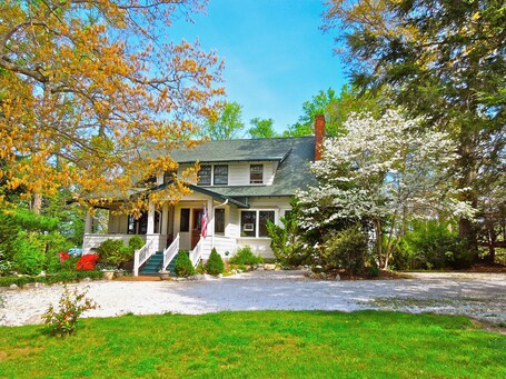 Oakland Cottage Bed Breakfast - Image 3