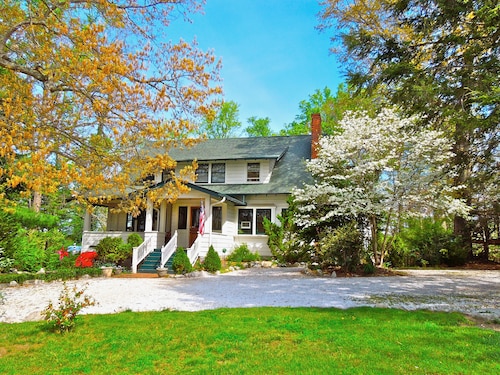 Oakland Cottage Bed & Breakfast
