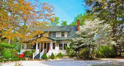 Oakland Cottage Bed & Breakfast