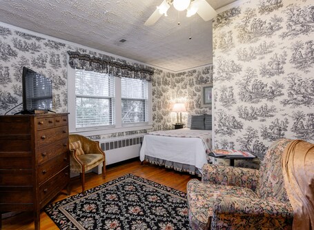Oakland Cottage Bed Breakfast - Image 2