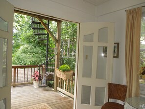 Room (King 2) | Terrace/patio - Oakland Cottage Bed & Breakfast (Asheville)