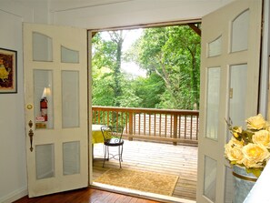 Room (King 2) | Premium bedding, individually furnished, iron/ironing board, free WiFi - Oakland Cottage Bed & Breakfast (Asheville)