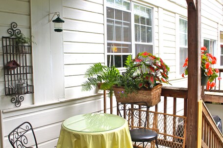 Oakland Cottage Bed Breakfast - Image 5