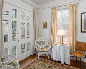 Room (King 2) | Premium bedding, individually furnished, iron/ironing board, free WiFi - Oakland Cottage Bed & Breakfast (Asheville)