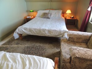 Blackout drapes, free WiFi, bed sheets - Historical Guest House (Whitehorse)