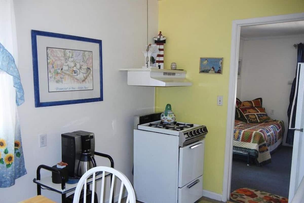Cottage, Lake View (Country Cottage 2) | Private kitchen