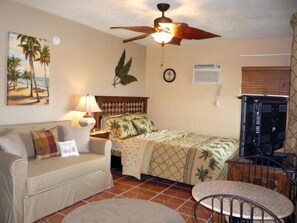 客房, 1 张大床和 1 张沙发床, 湖景 (Beach House) | 熨斗/熨衣板、免费 WiFi