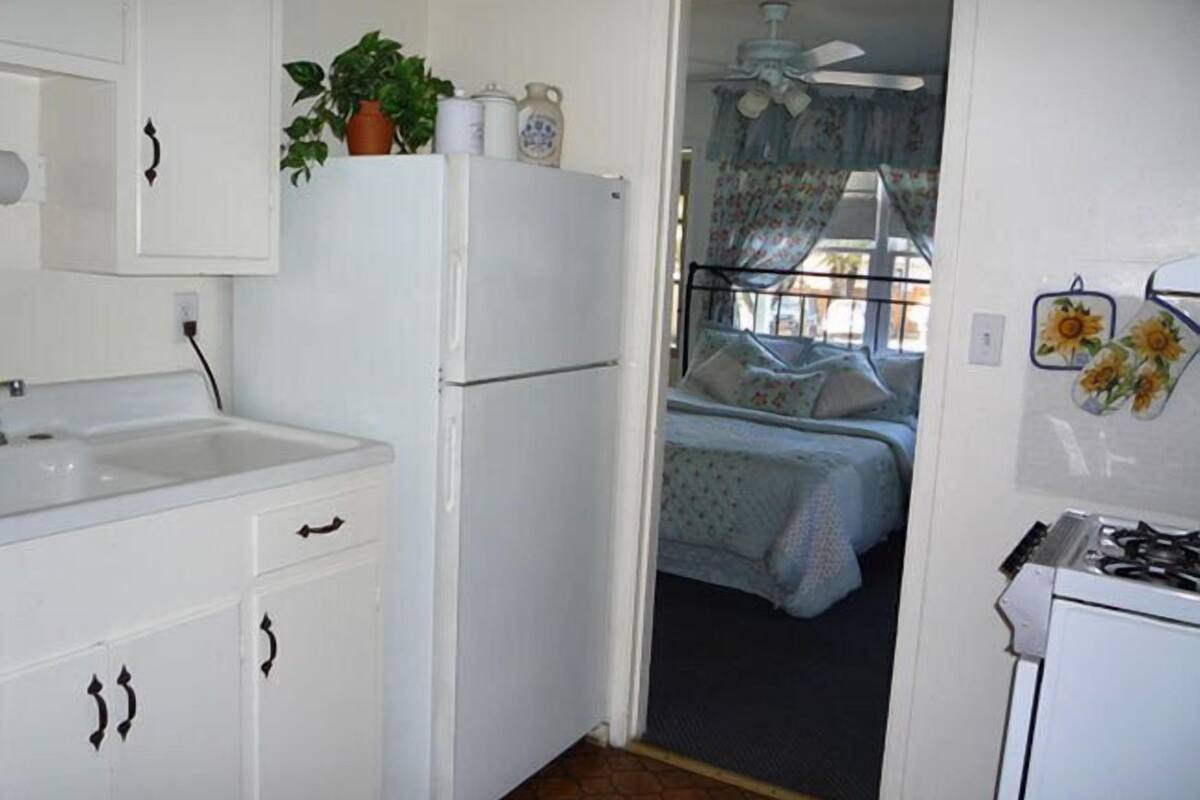 Cottage, Lake View (Country Cottage 1) | Private kitchen