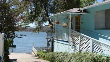 6 fishing shack | Iron/ironing board, free WiFi