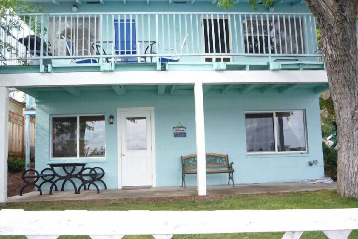 客房, 1 張加大雙人床和 1 張沙發床, 湖景 (Beach House) | 露台/庭院