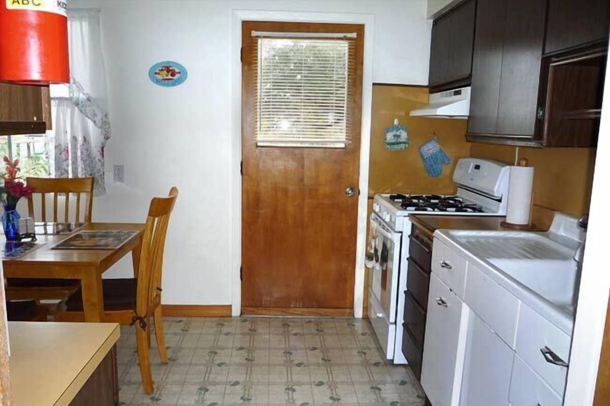Cottage, Lake View (Boat House) | Private kitchen