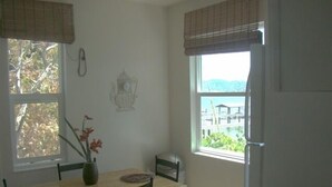 In-room dining - Blue Fish Cove Resort (Clearlake Oaks)