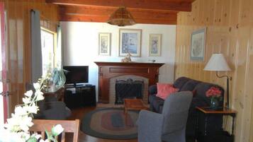 Cottage, 1 Bedroom | Living area | Flat-screen TV, fireplace