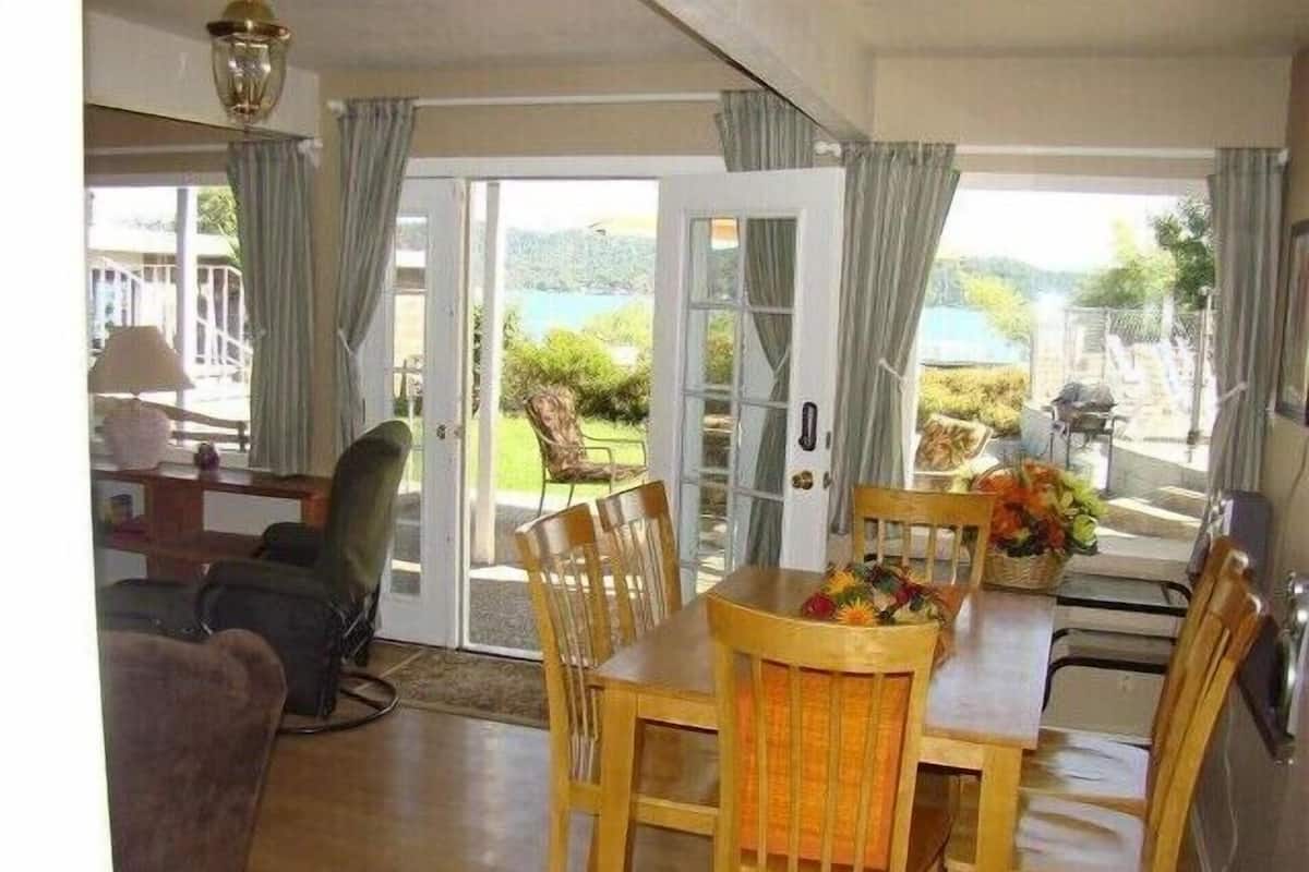 Kamer, 2 slaapkamers (Cabana with Bunk) | Dineren in de kamer