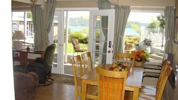 Room, 2 Bedrooms (Cabana with Bunk) | In-room dining