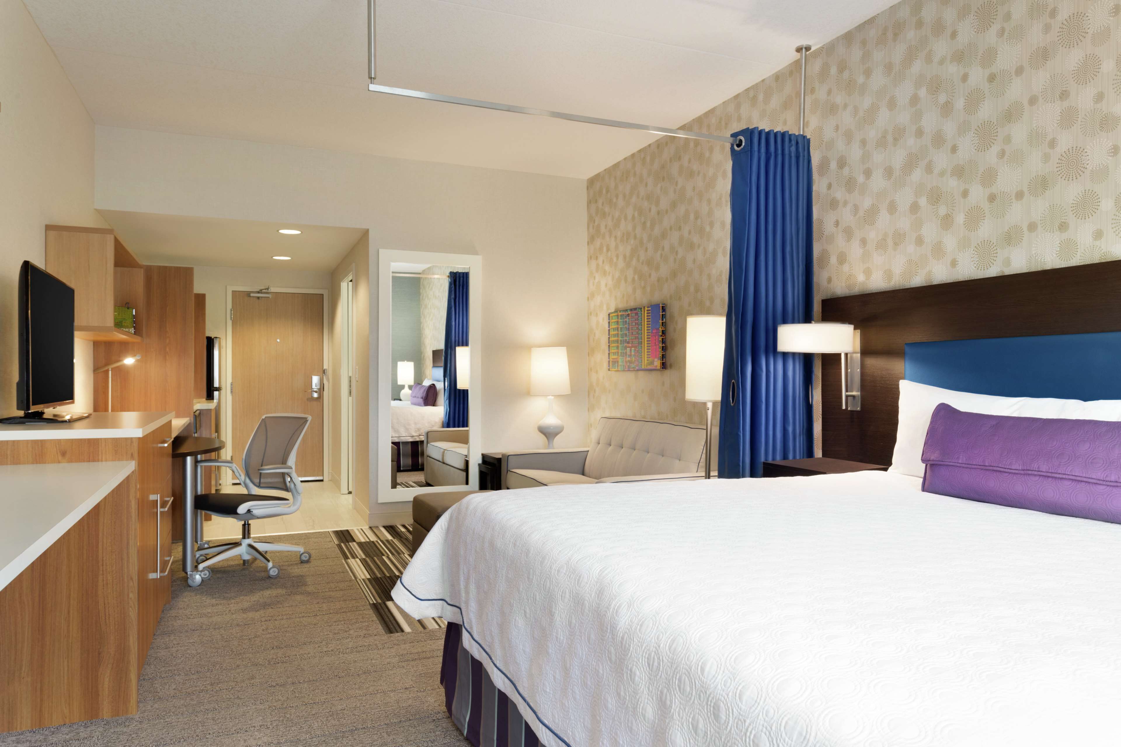 開放式套房, 1 張特大雙人床 | 客房內保險箱、遮光布/窗簾、免費無線上網、床單